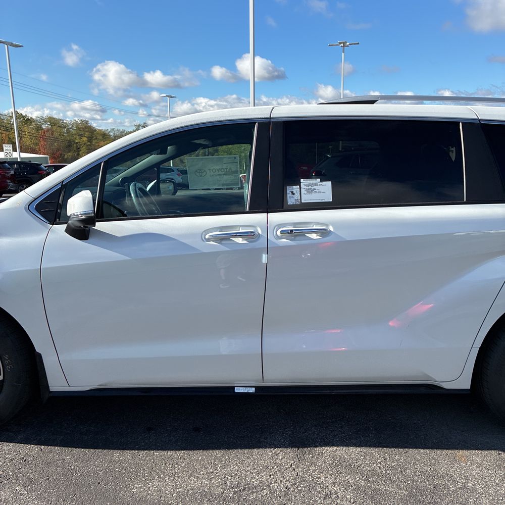 2025 Toyota Sienna Platinum 7-Passenger