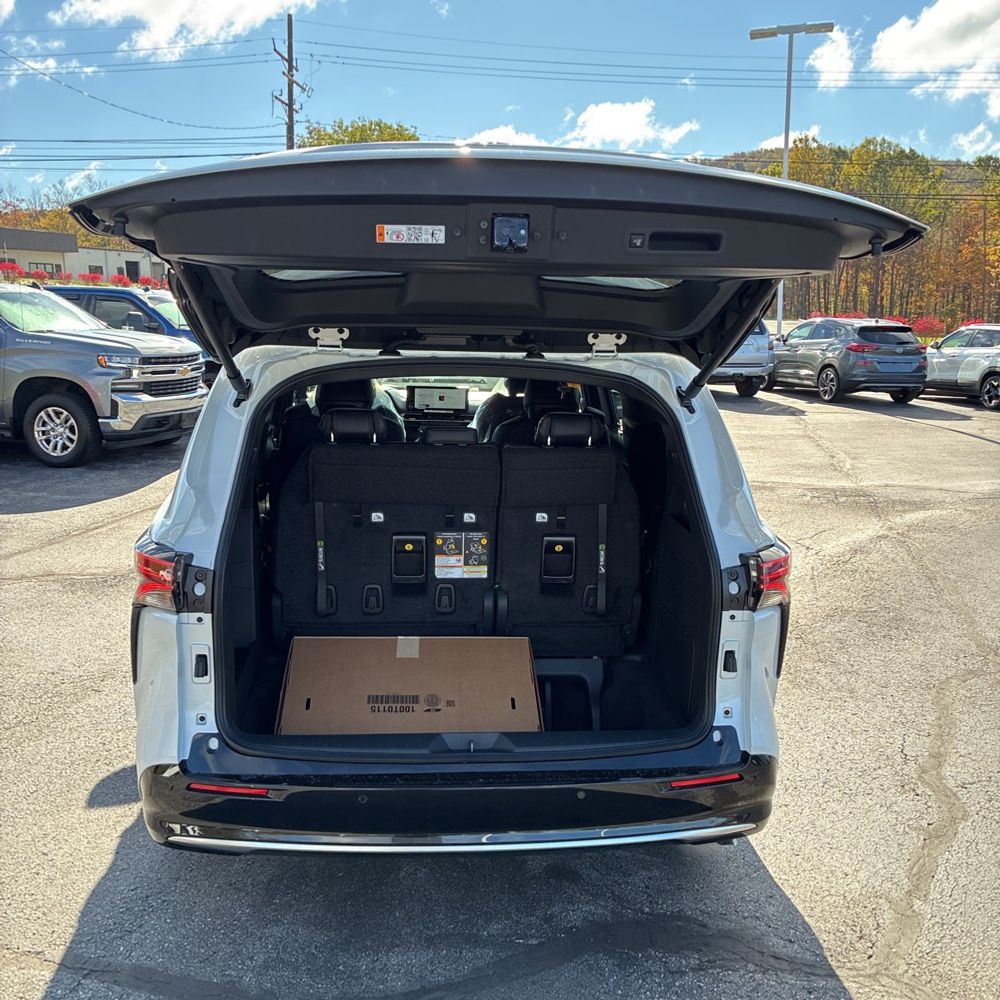 2025 Toyota Sienna Platinum 7-Passenger