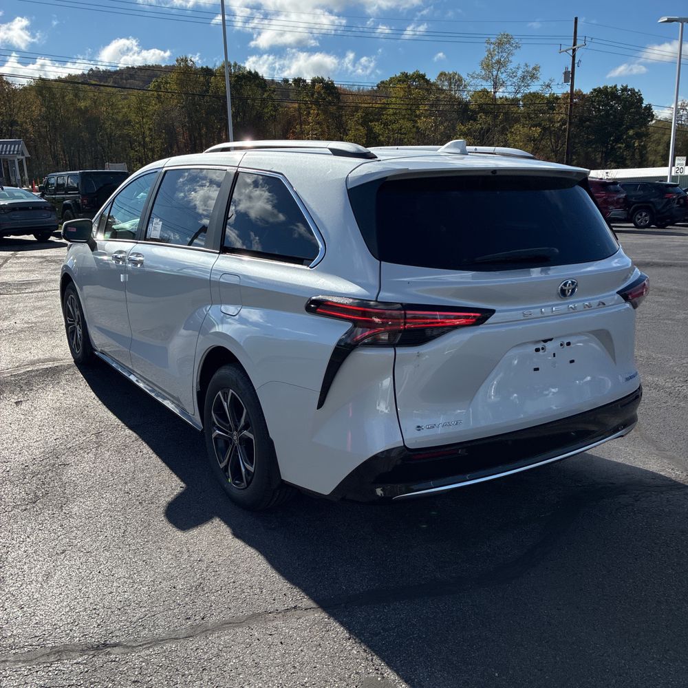 2025 Toyota Sienna Platinum 7-Passenger