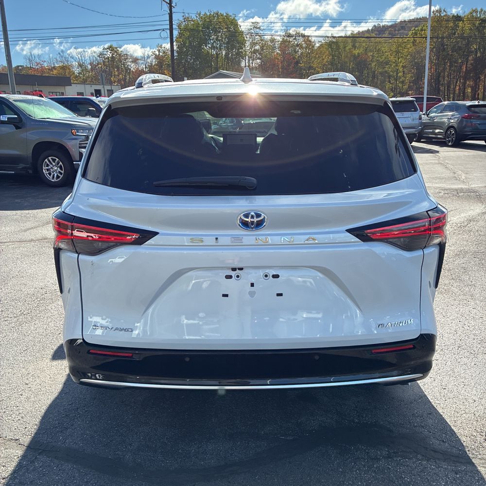 2025 Toyota Sienna Platinum 7-Passenger
