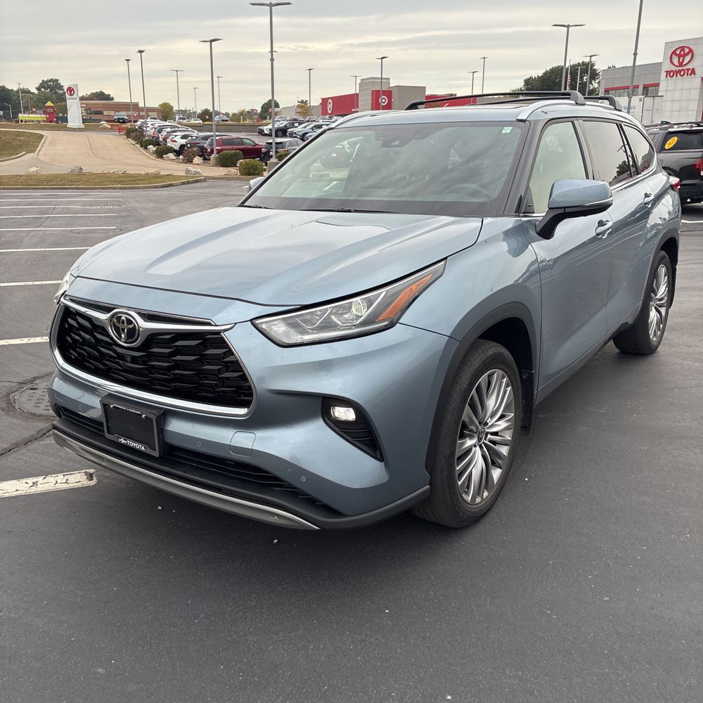 2022 Toyota Highlander Platinum
