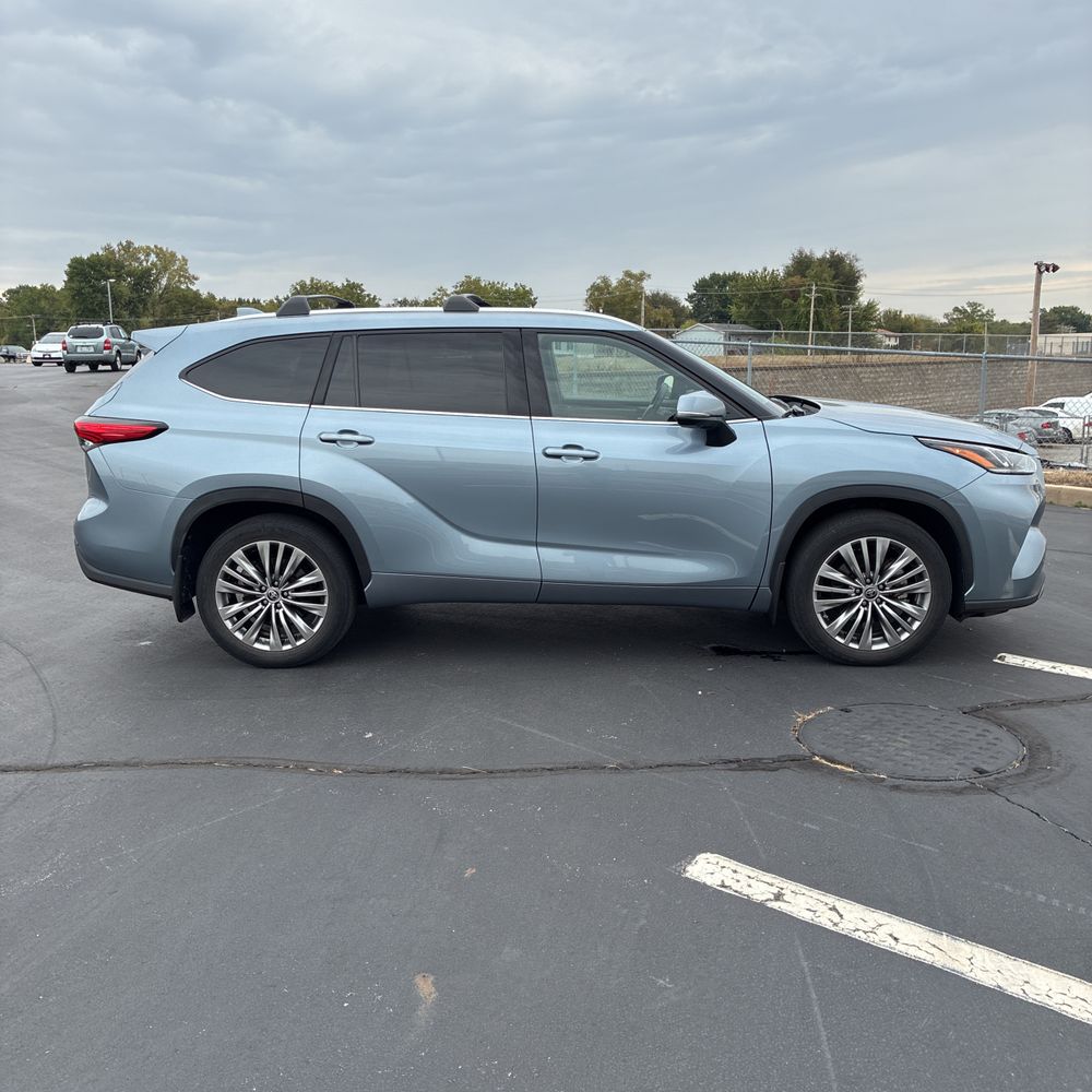 2022 Toyota Highlander Platinum