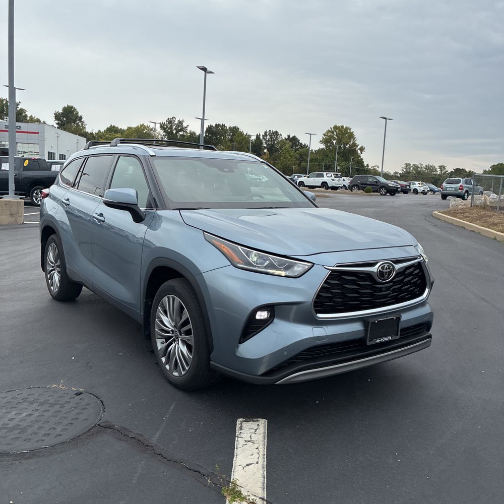 2022 Toyota Highlander Platinum
