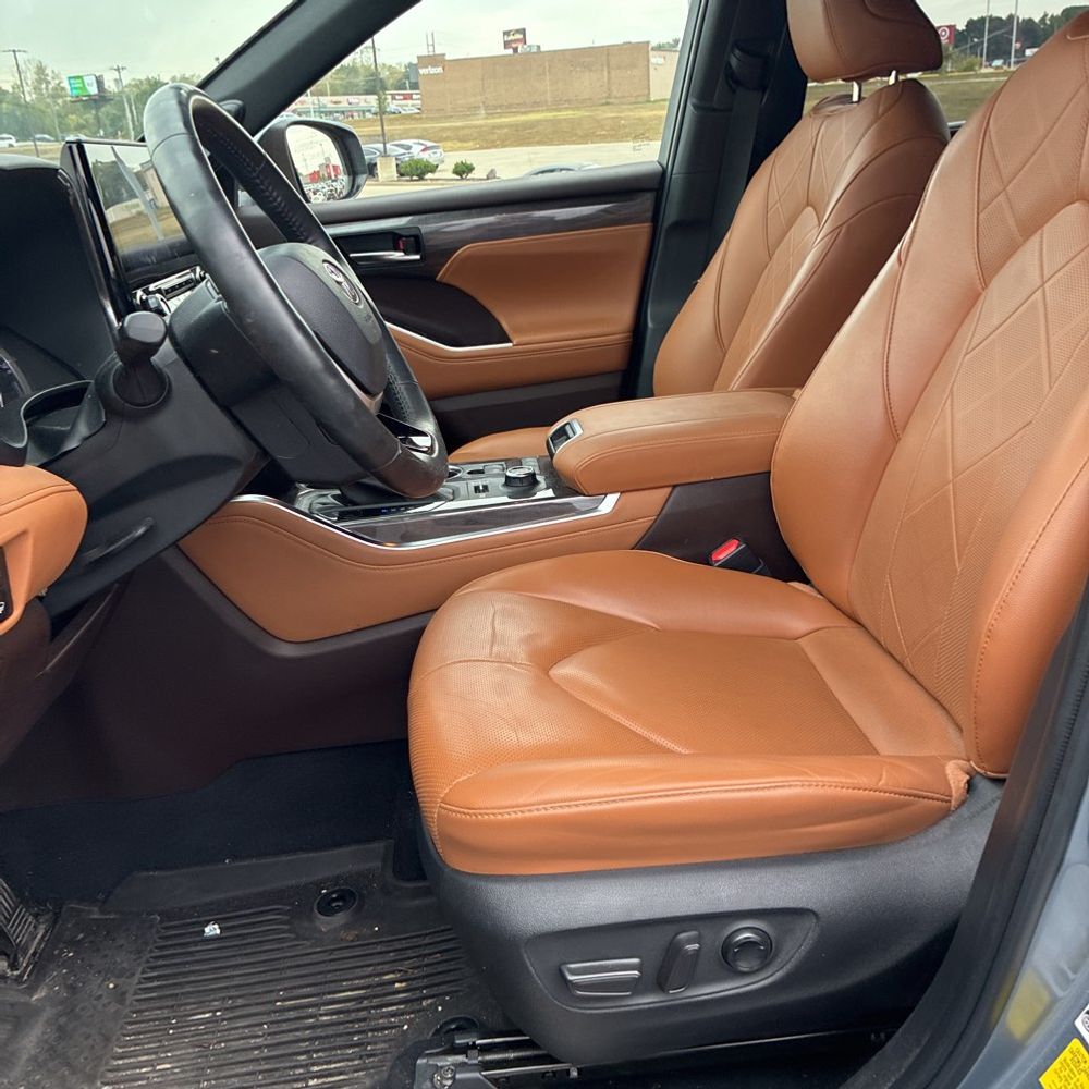 2022 Toyota Highlander Platinum