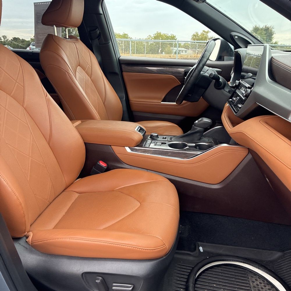 2022 Toyota Highlander Platinum