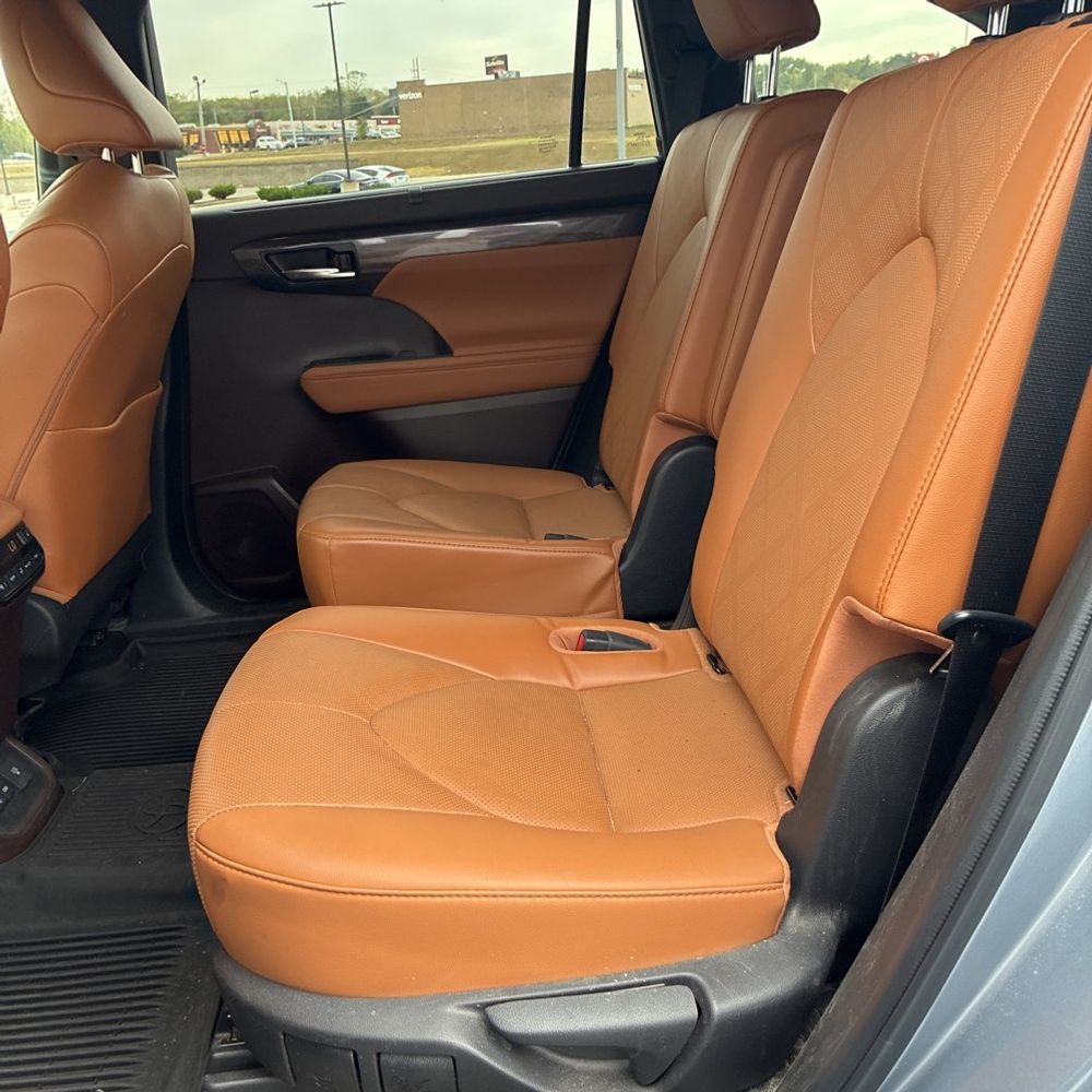 2022 Toyota Highlander Platinum
