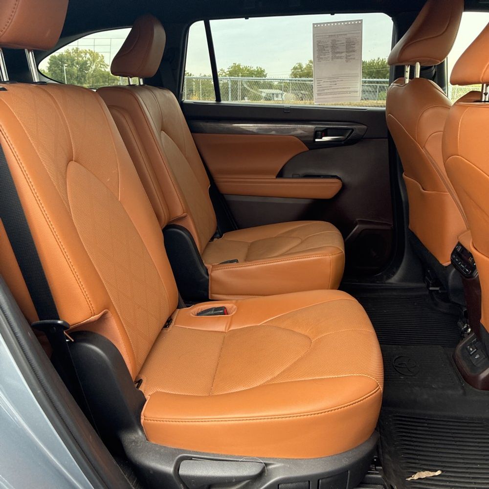 2022 Toyota Highlander Platinum