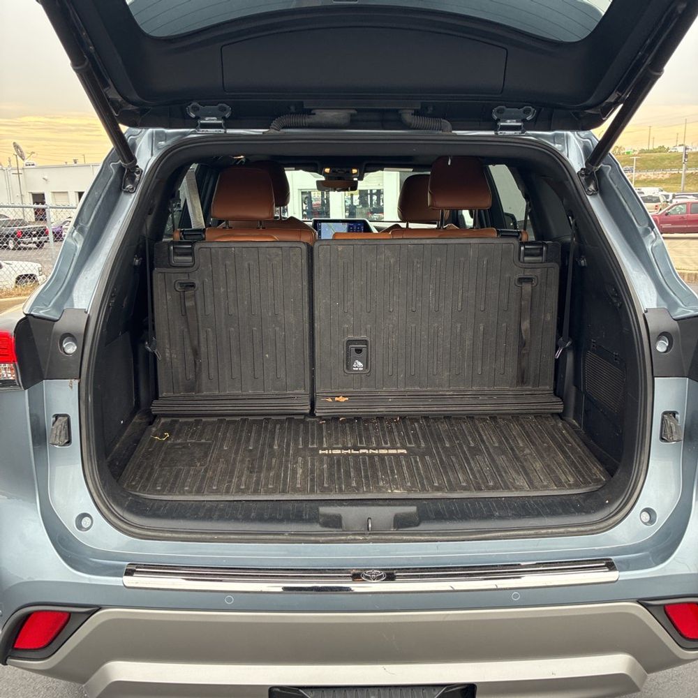 2022 Toyota Highlander Platinum