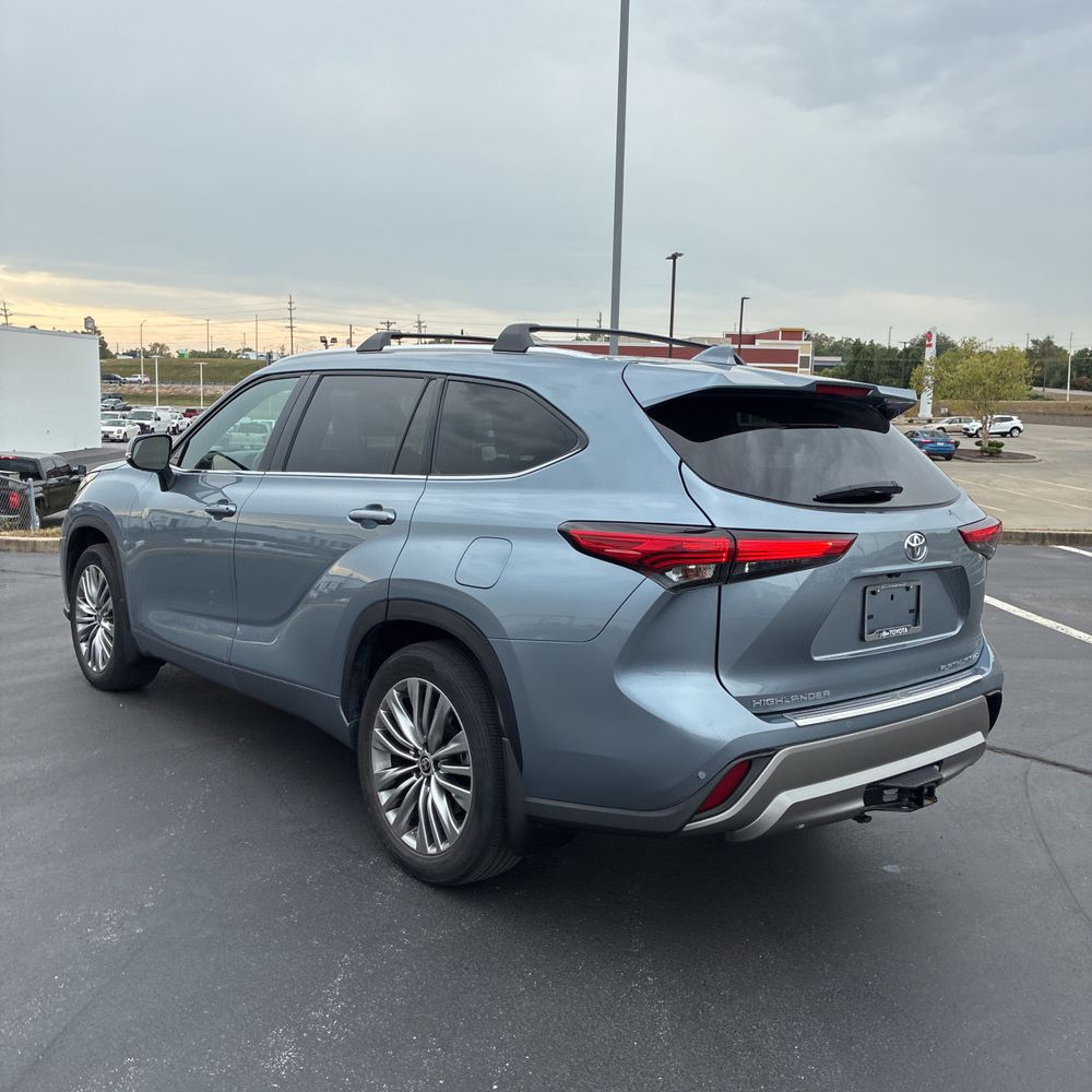 2022 Toyota Highlander Platinum