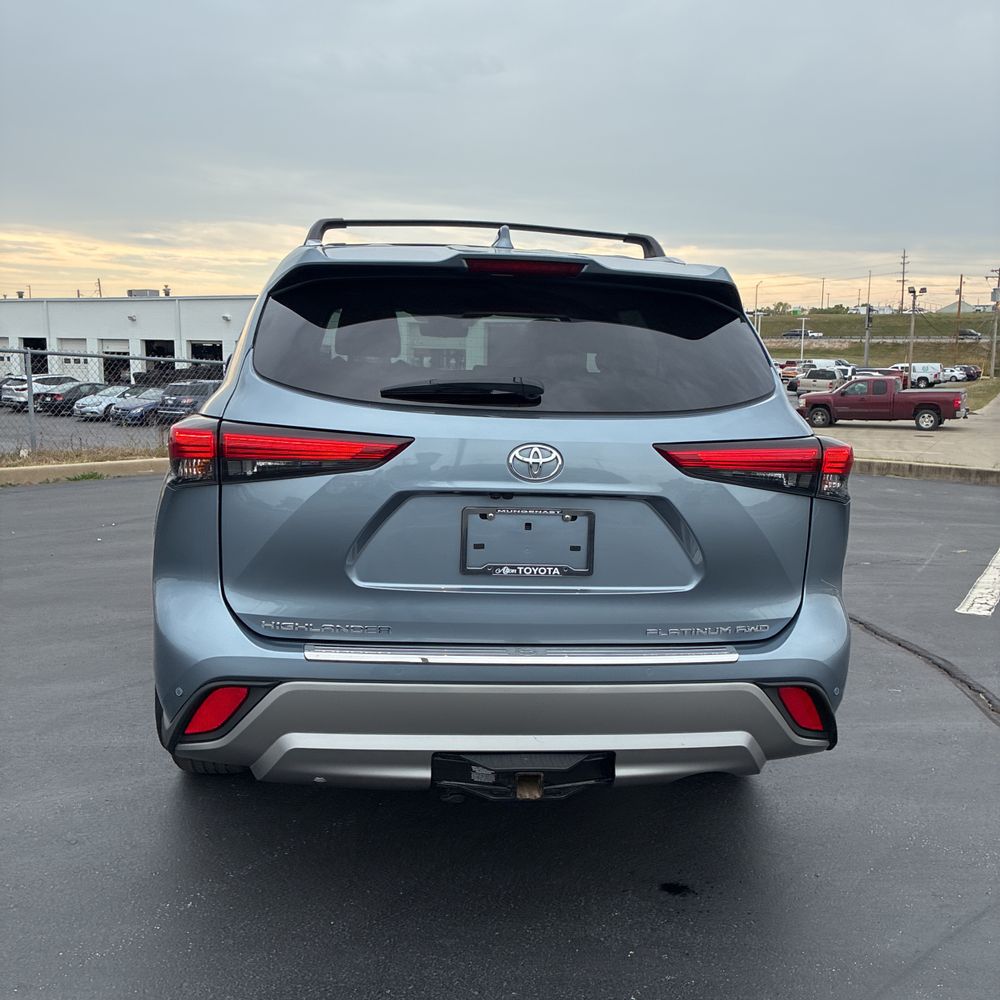 2022 Toyota Highlander Platinum