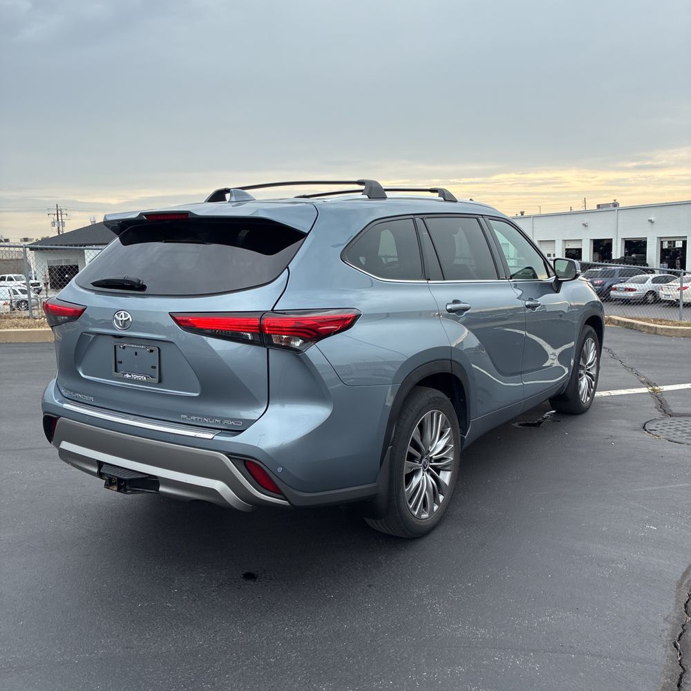 2022 Toyota Highlander Platinum