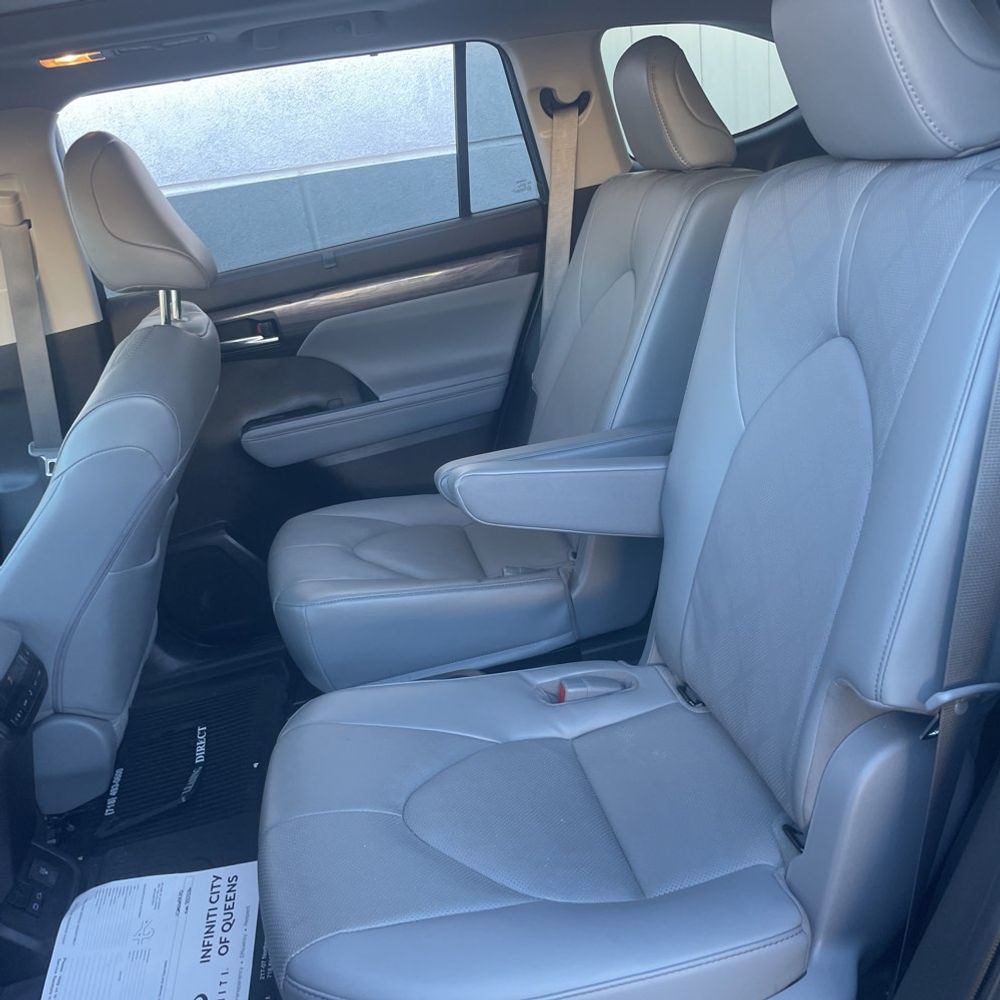 2022 Toyota Highlander Platinum