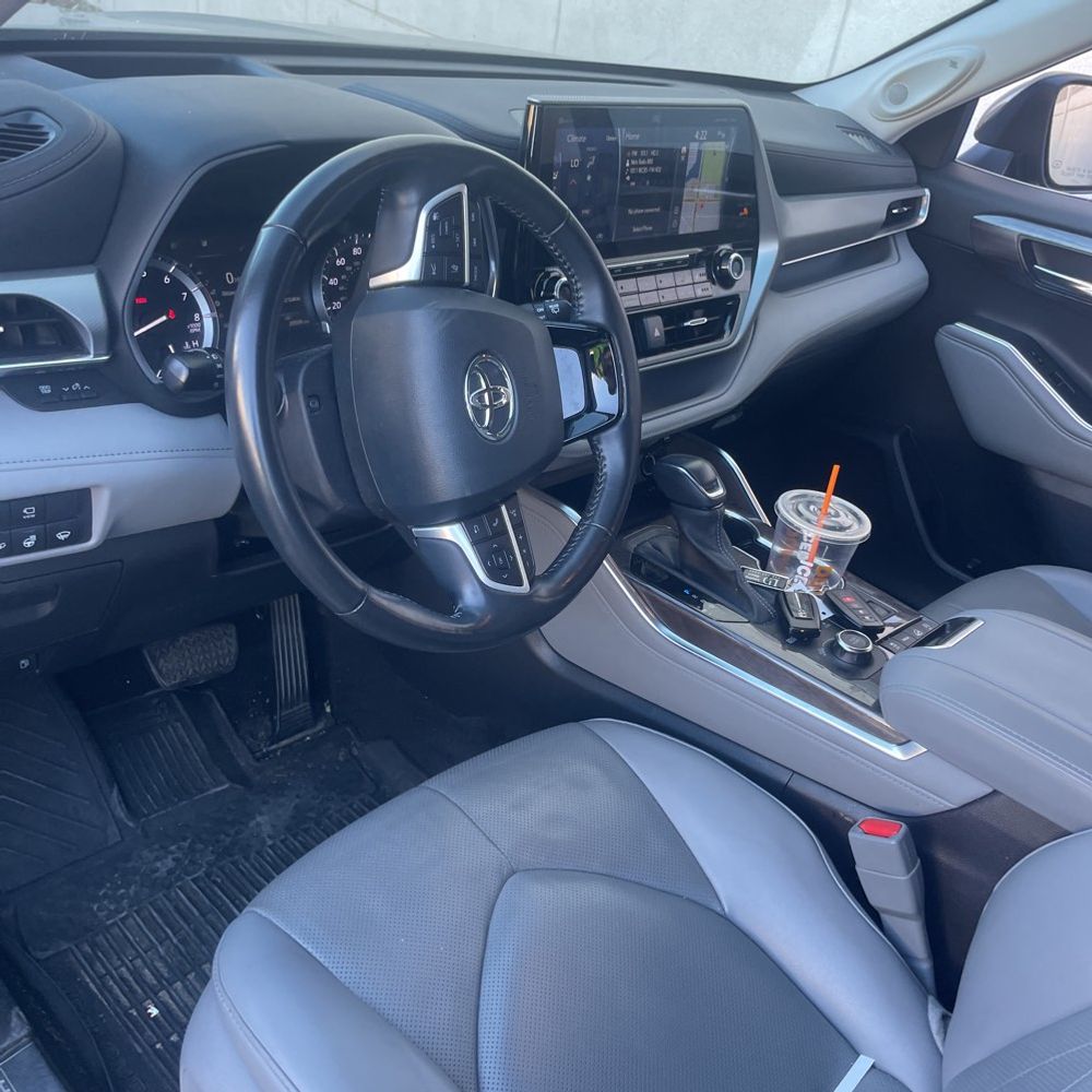 2022 Toyota Highlander Platinum