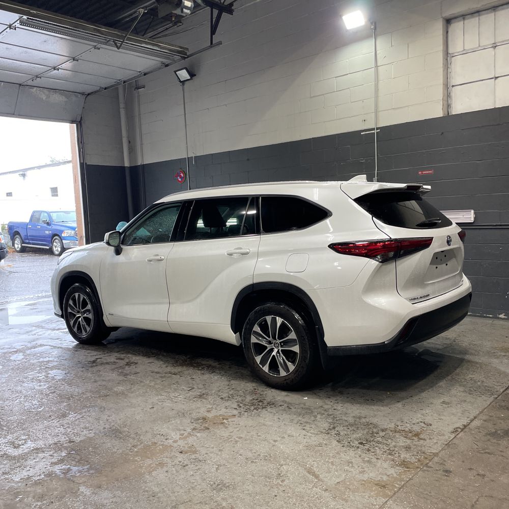 2022 Toyota Highlander Hybrid XLE