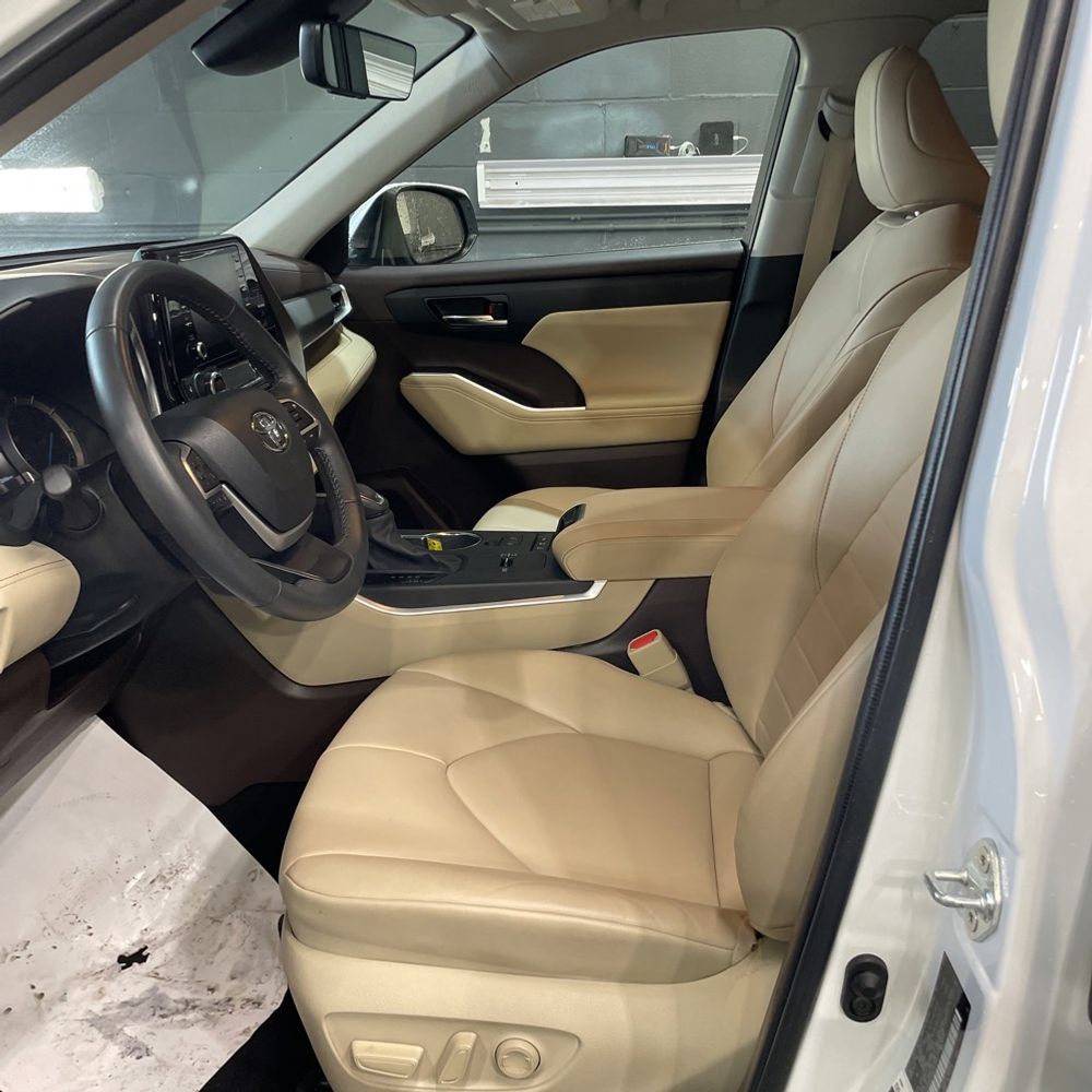 2022 Toyota Highlander Hybrid XLE