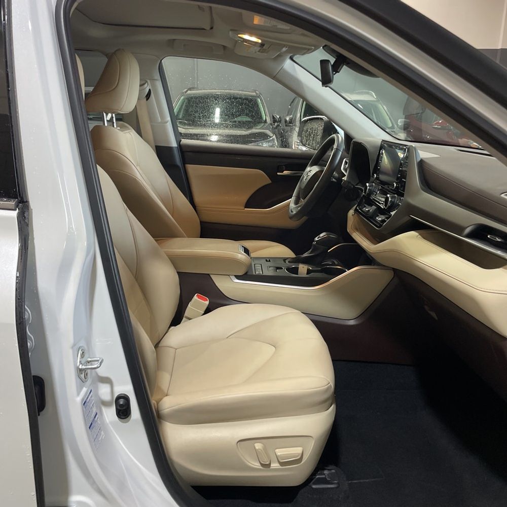 2022 Toyota Highlander Hybrid XLE