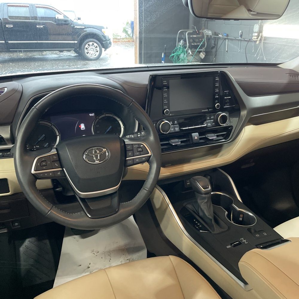2022 Toyota Highlander Hybrid XLE