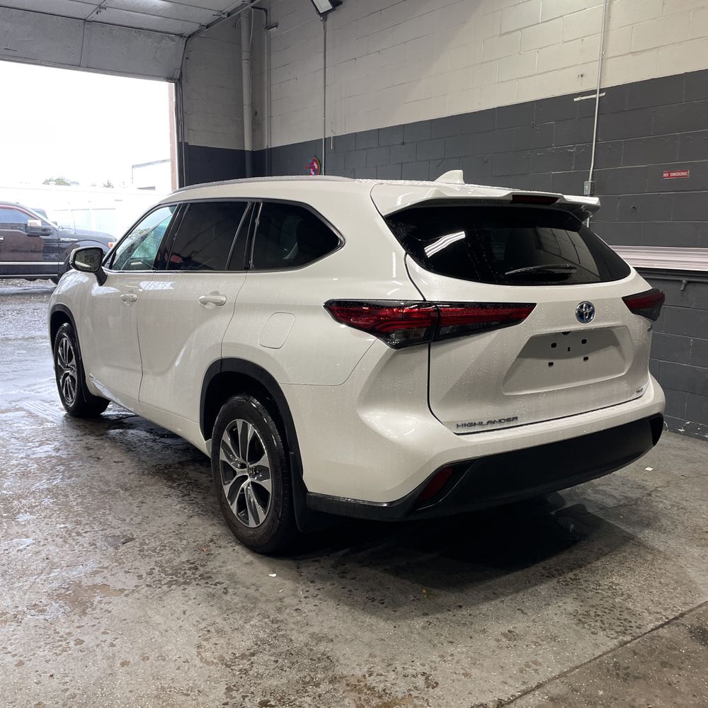 2022 Toyota Highlander Hybrid XLE