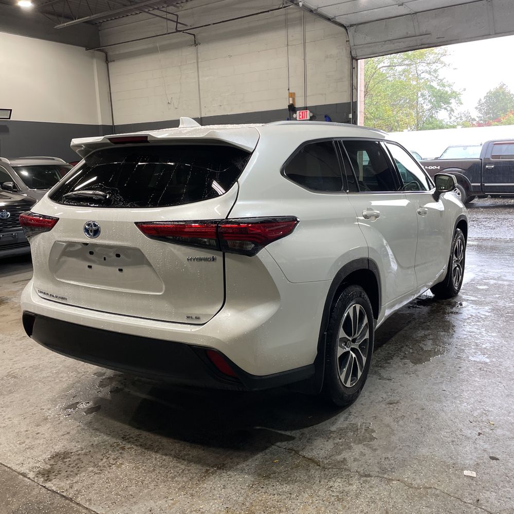2022 Toyota Highlander Hybrid XLE