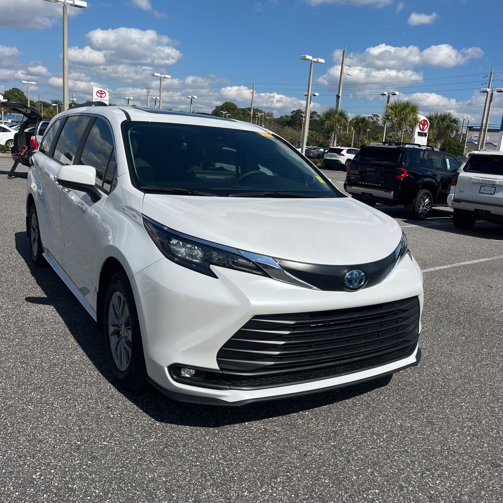 2025 Toyota Sienna XLE 7-Passenger