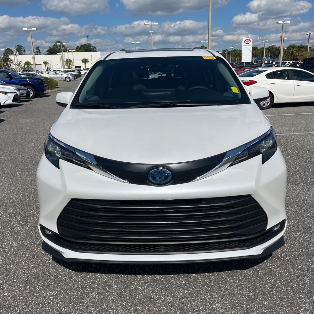 2025 Toyota Sienna XLE 7-Passenger