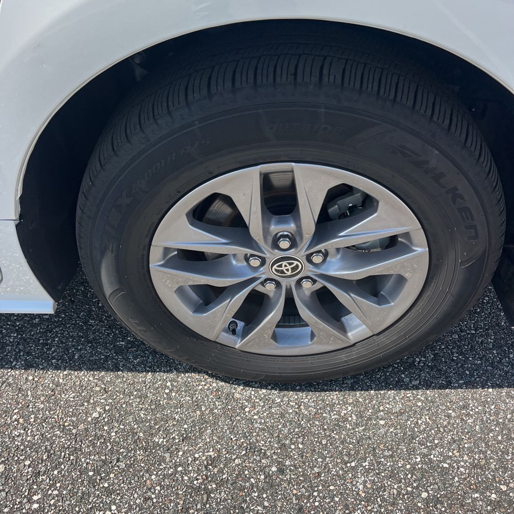 2025 Toyota Sienna XLE 7-Passenger