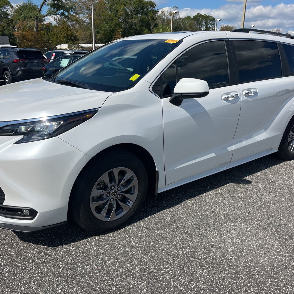 2025 Toyota Sienna XLE 7-Passenger