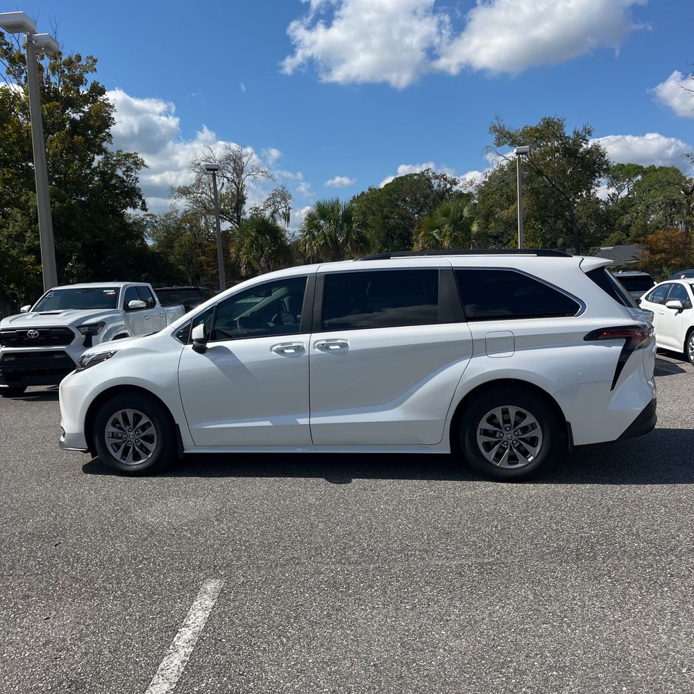 2025 Toyota Sienna XLE 7-Passenger