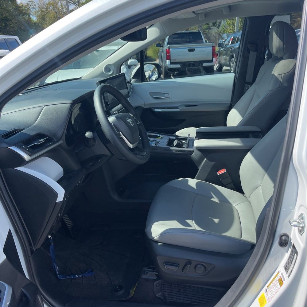 2025 Toyota Sienna XLE 7-Passenger