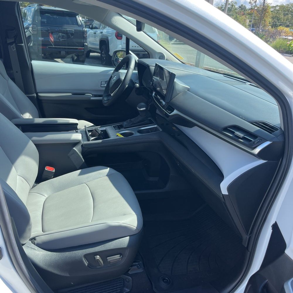 2025 Toyota Sienna XLE 7-Passenger