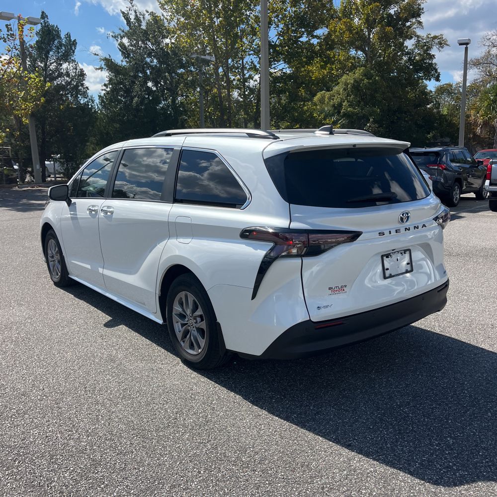 2025 Toyota Sienna XLE 7-Passenger