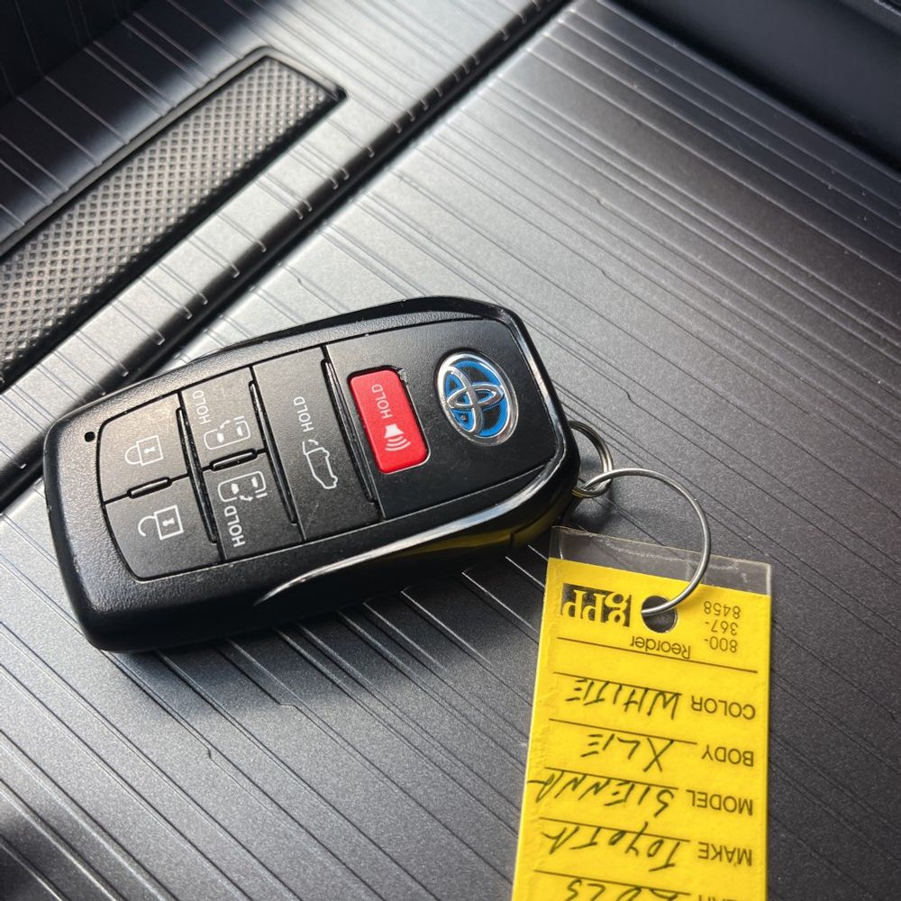 2025 Toyota Sienna XLE 7-Passenger