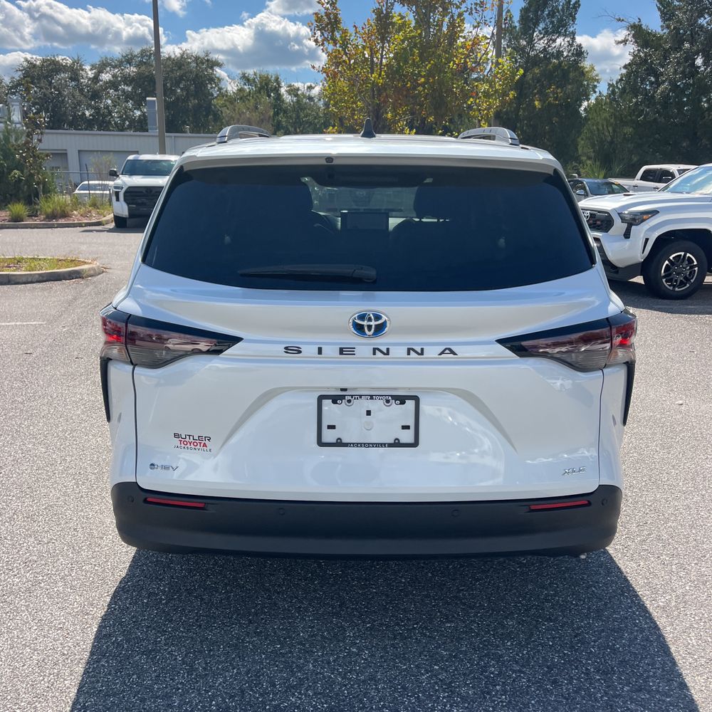 2025 Toyota Sienna XLE 7-Passenger