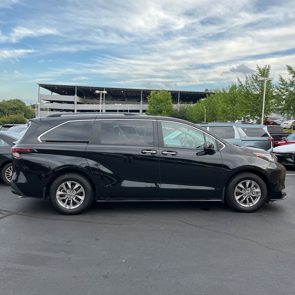 2023 Toyota Sienna XLE 7-Passenger