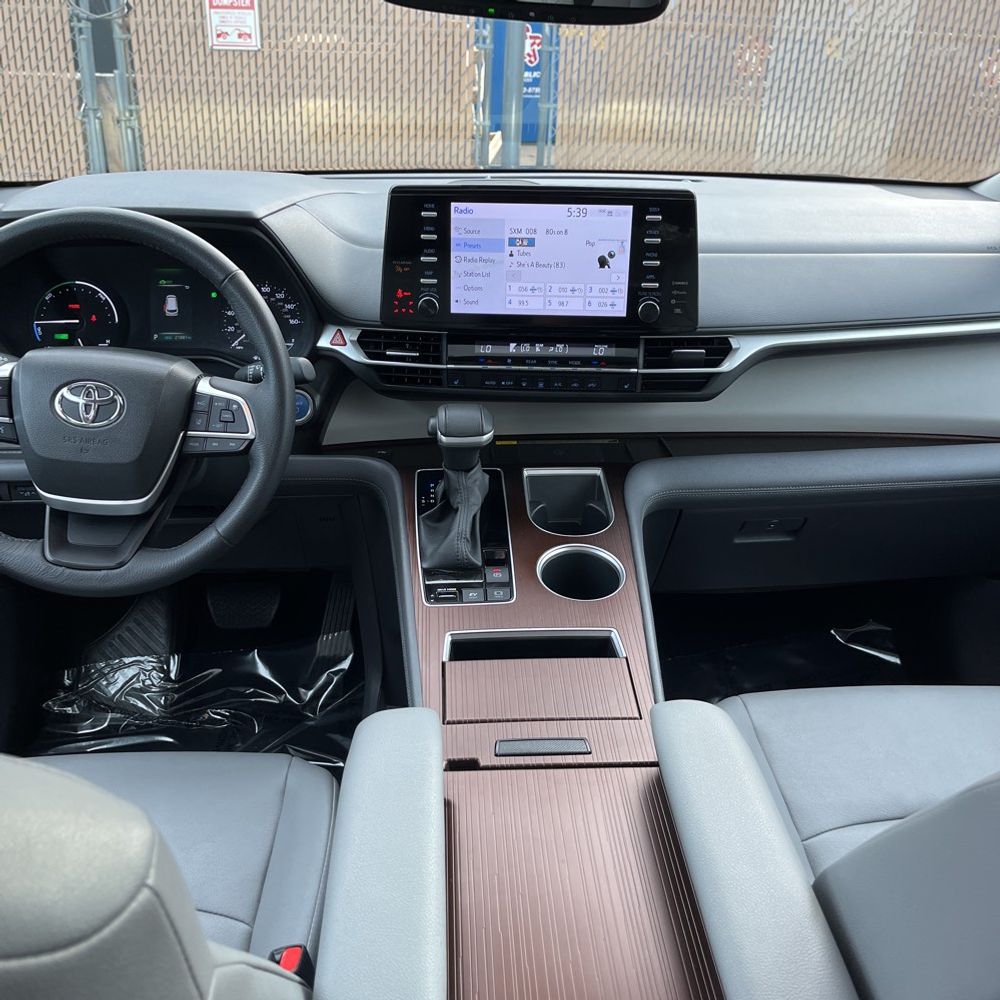 2023 Toyota Sienna XLE 7-Passenger