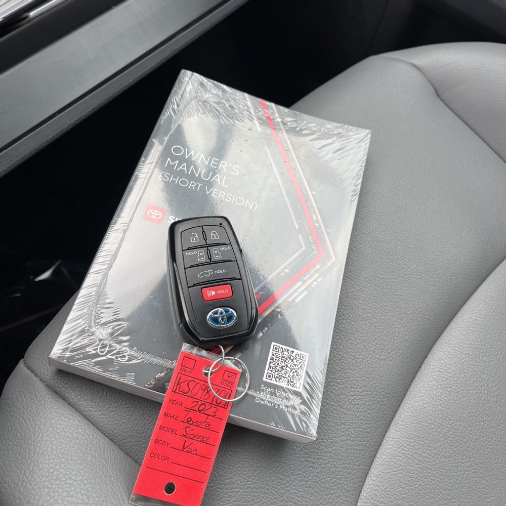 2023 Toyota Sienna XLE 7-Passenger
