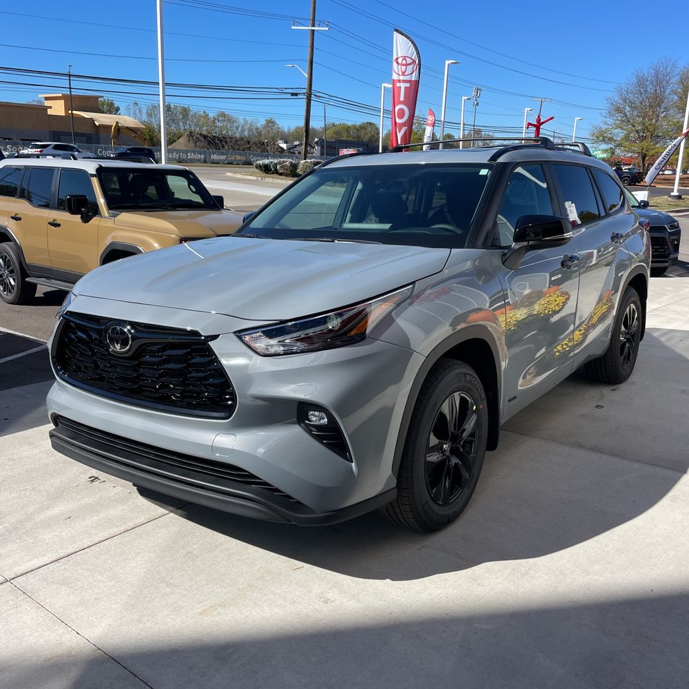 2025 Toyota Highlander Hybrid XLE Nightshade