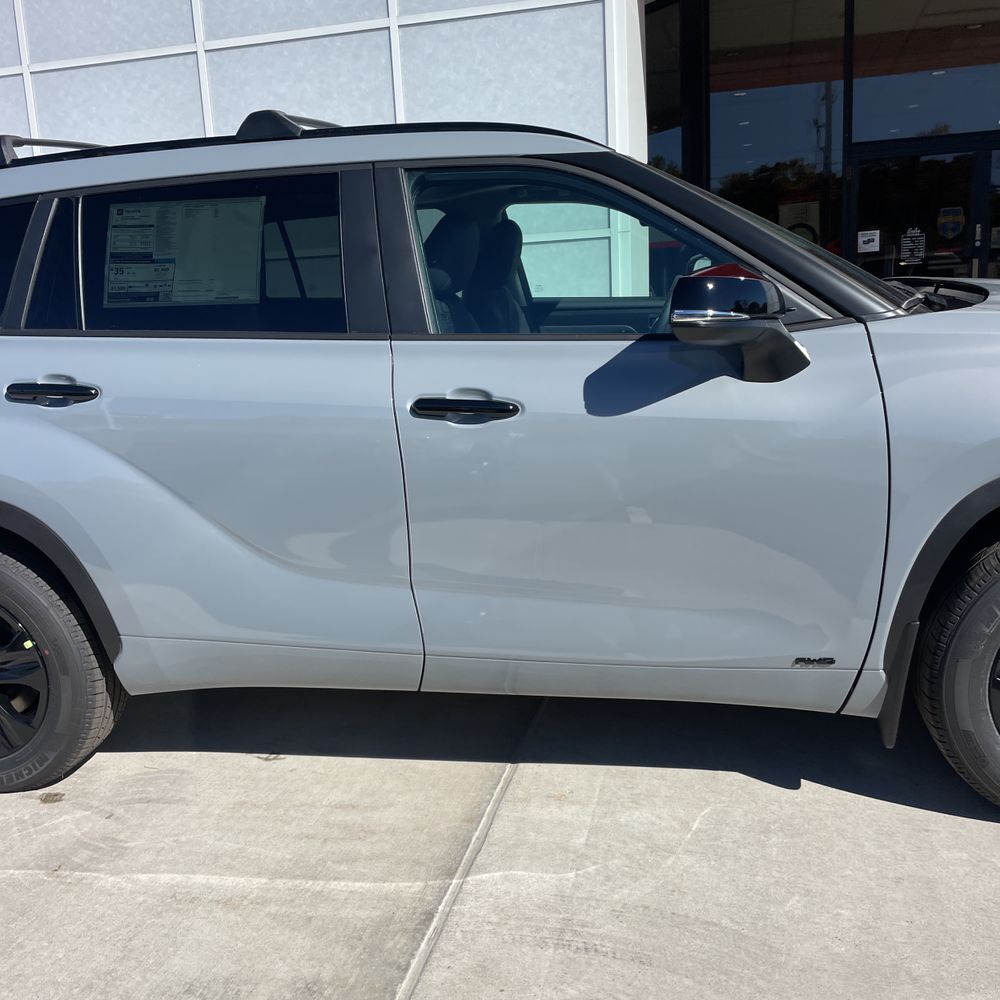2025 Toyota Highlander Hybrid XLE Nightshade