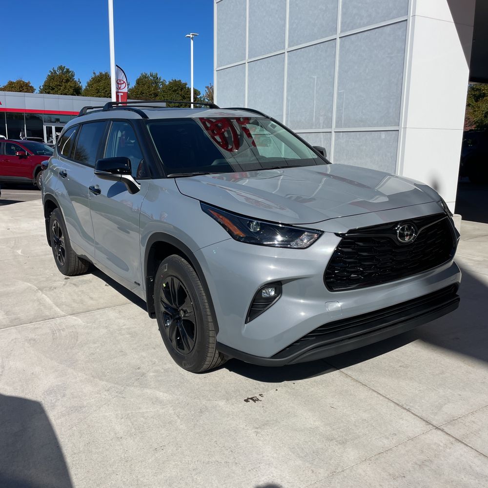 2025 Toyota Highlander Hybrid XLE Nightshade