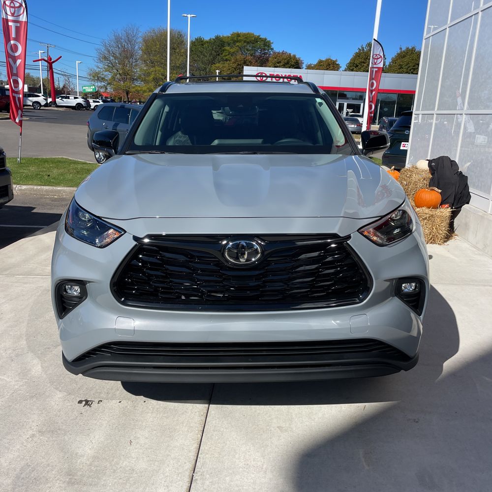 2025 Toyota Highlander Hybrid XLE Nightshade