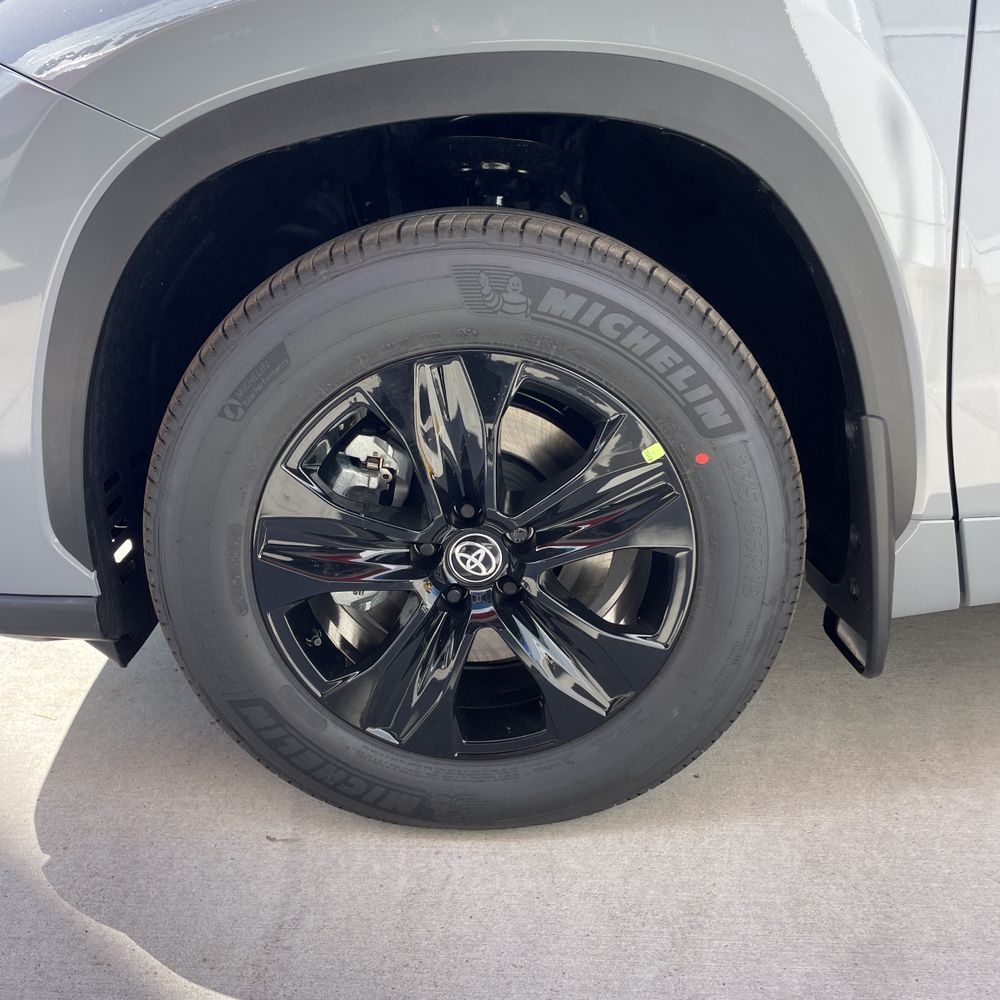 2025 Toyota Highlander Hybrid XLE Nightshade