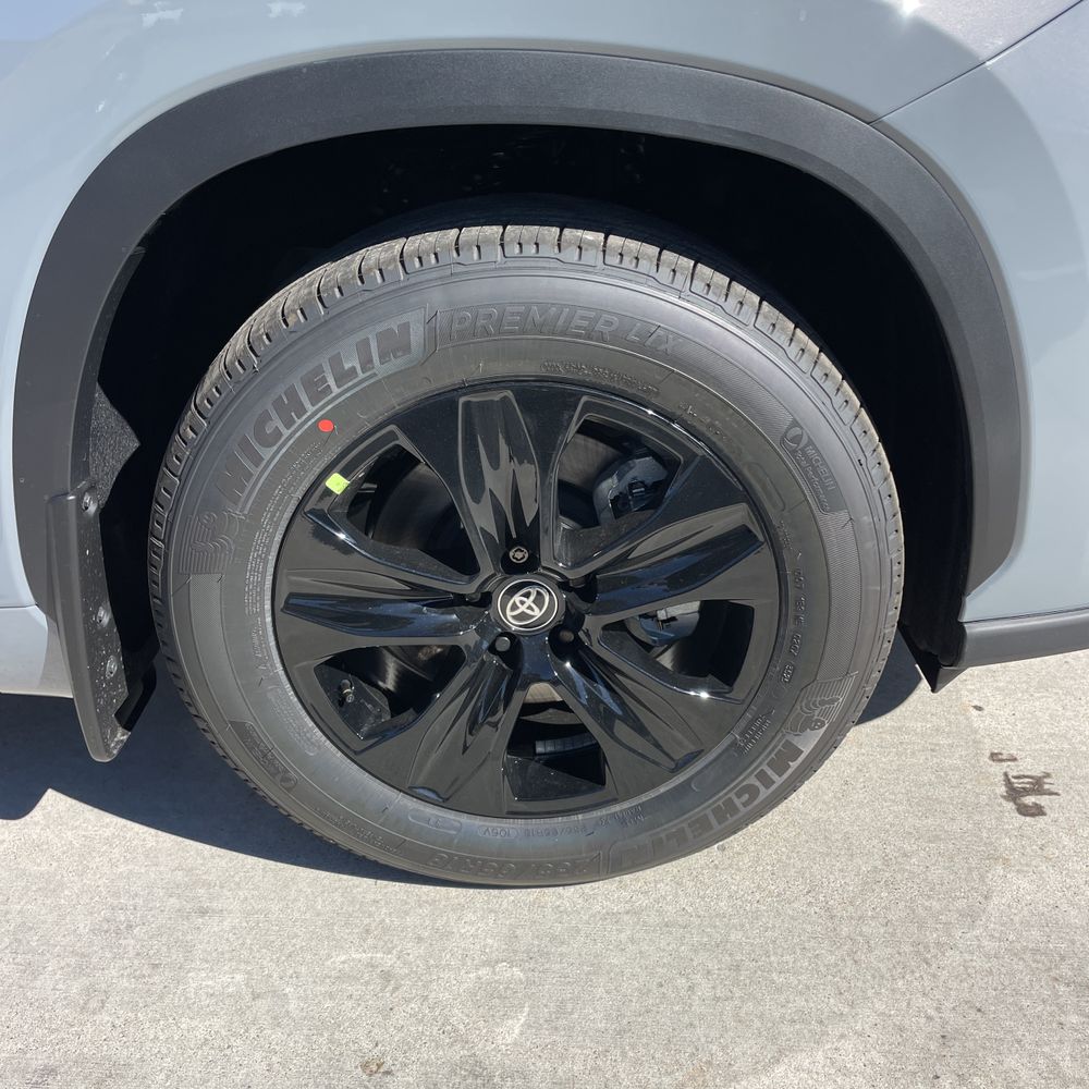 2025 Toyota Highlander Hybrid XLE Nightshade