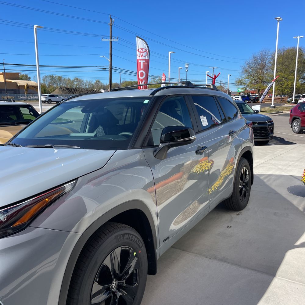 2025 Toyota Highlander Hybrid XLE Nightshade