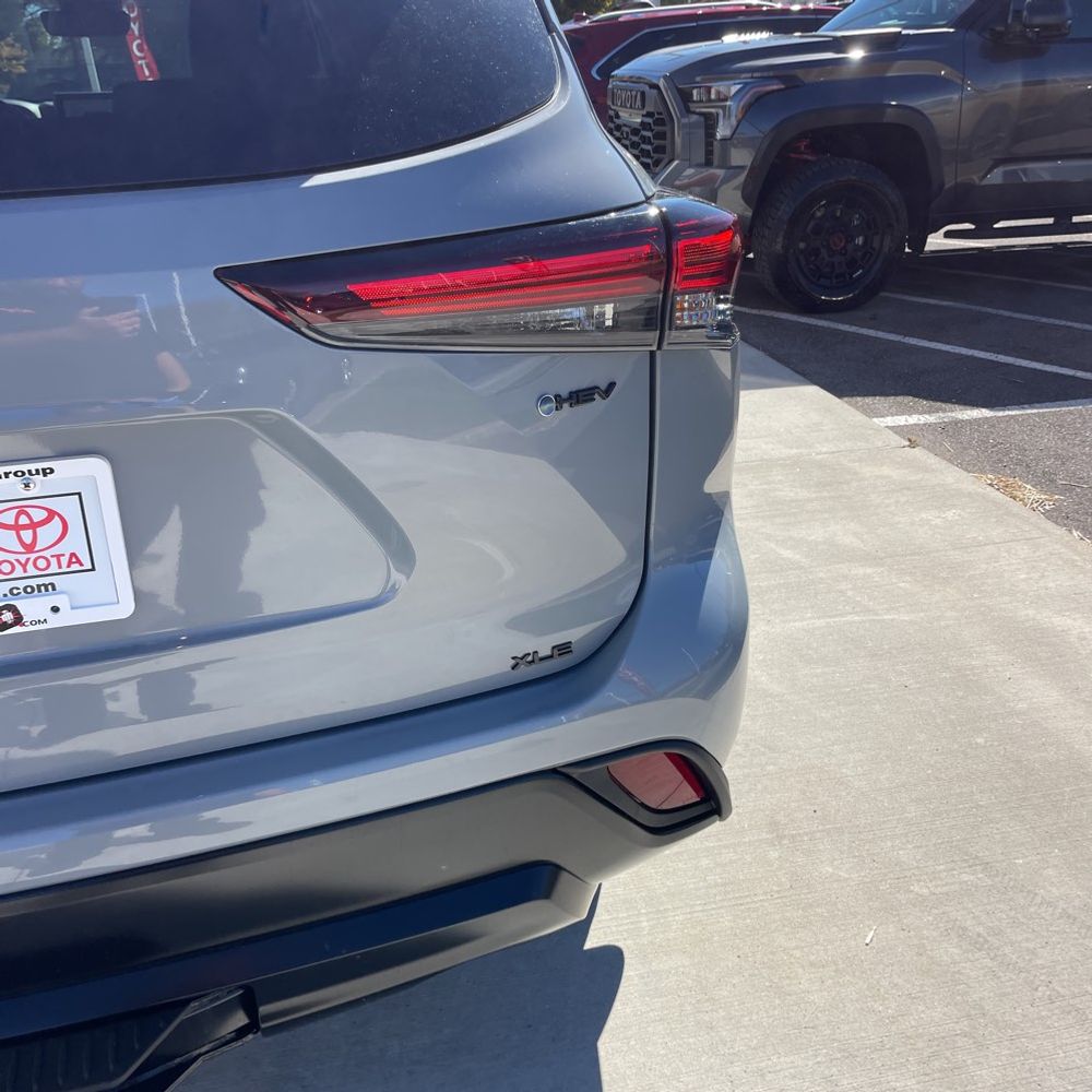 2025 Toyota Highlander Hybrid XLE Nightshade