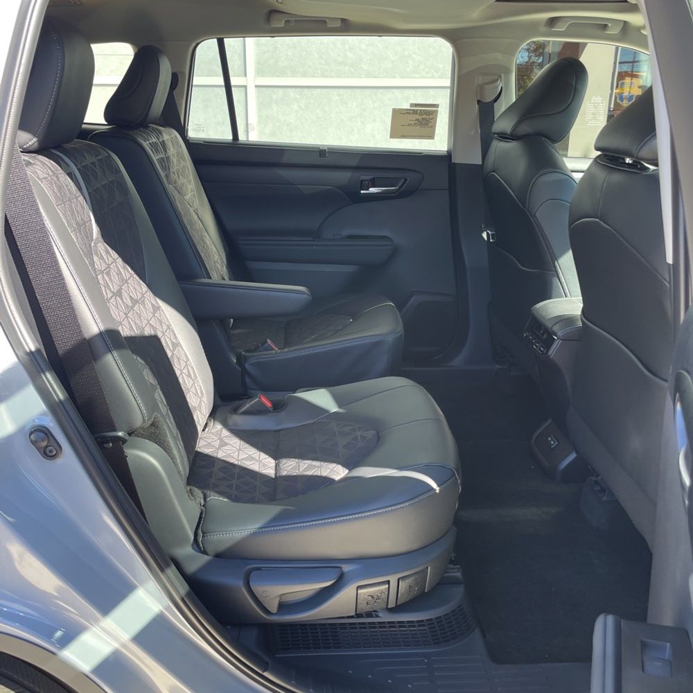 2025 Toyota Highlander Hybrid XLE Nightshade