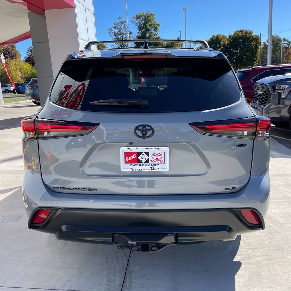 2025 Toyota Highlander Hybrid XLE Nightshade