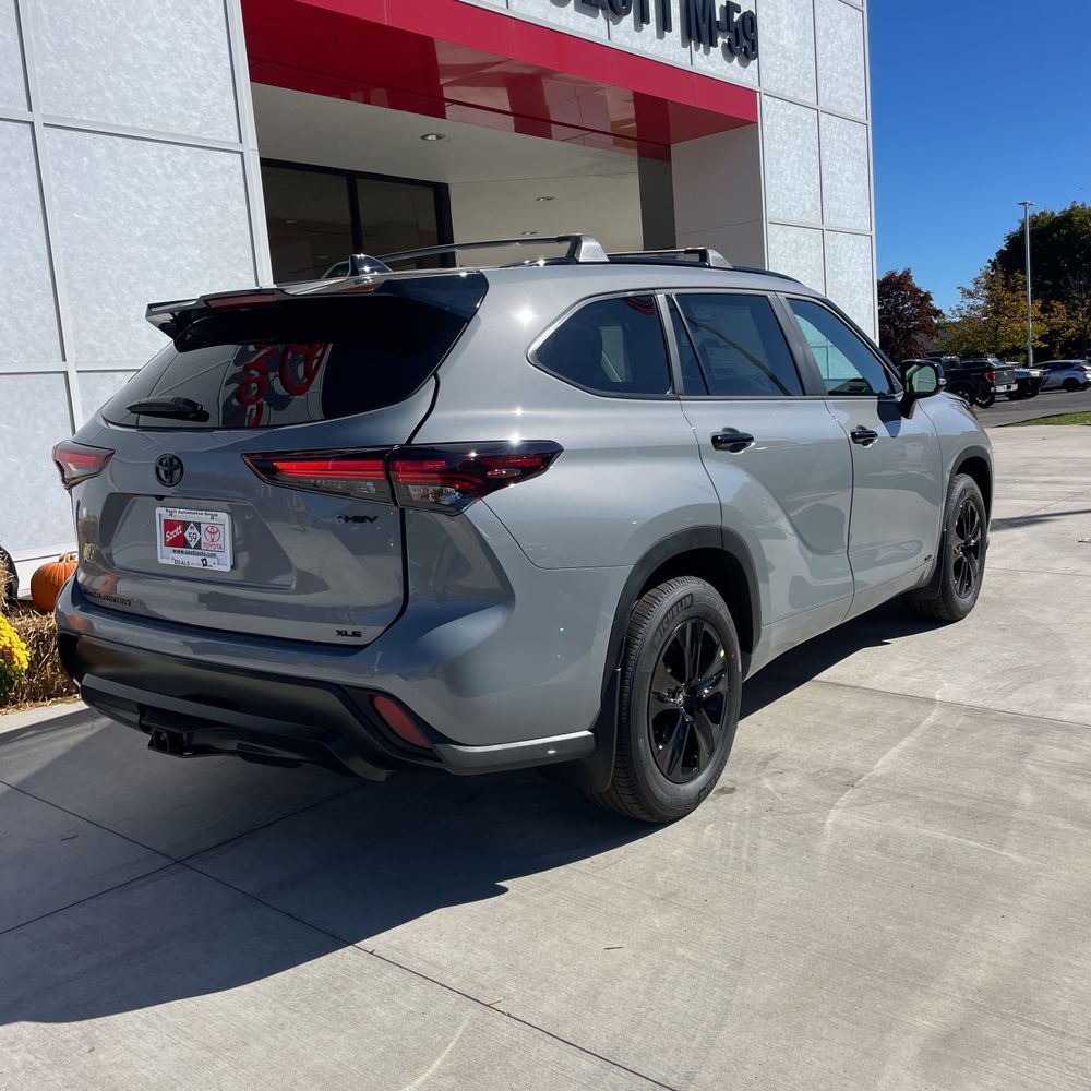 2025 Toyota Highlander Hybrid XLE Nightshade