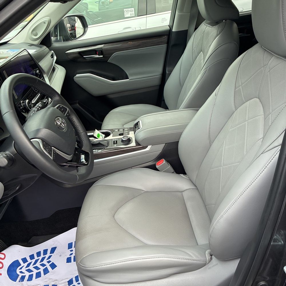 2024 Toyota Highlander Platinum