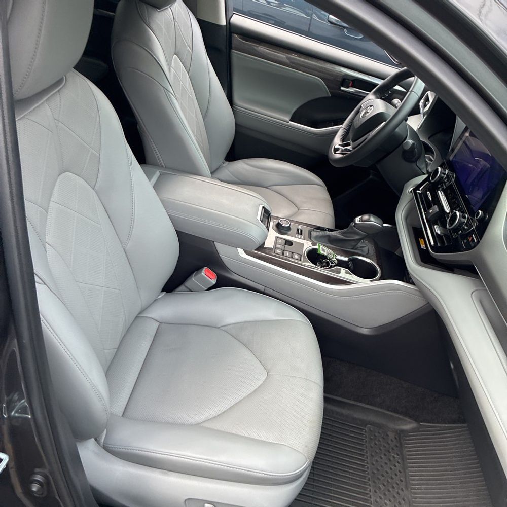 2024 Toyota Highlander Platinum