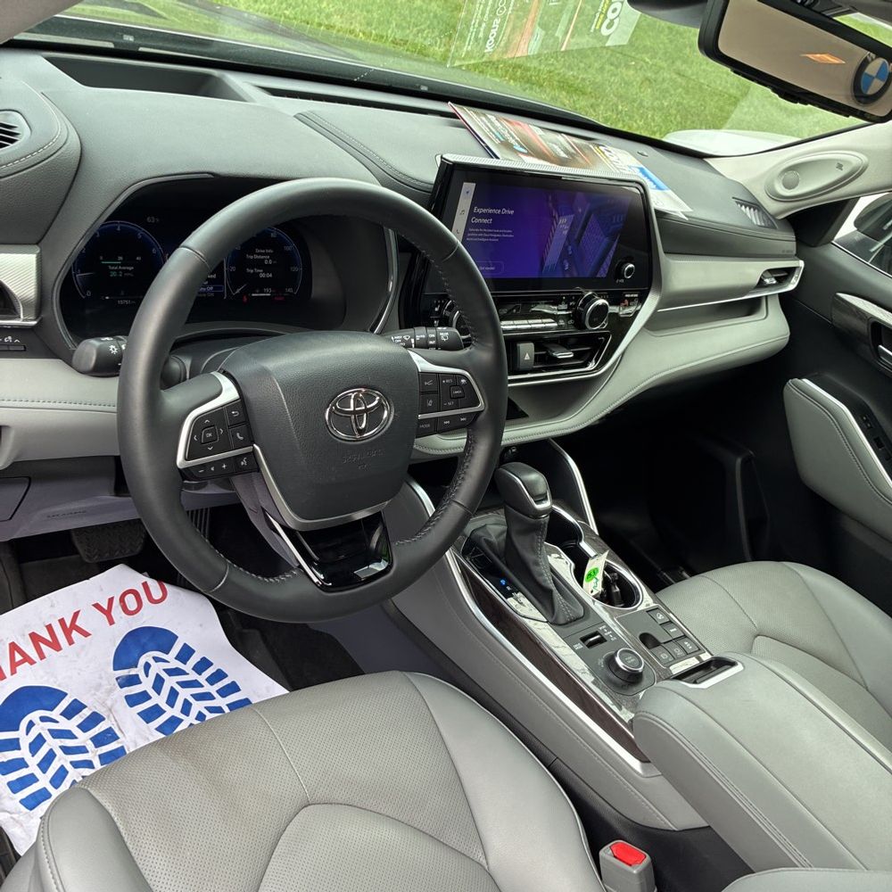 2024 Toyota Highlander Platinum